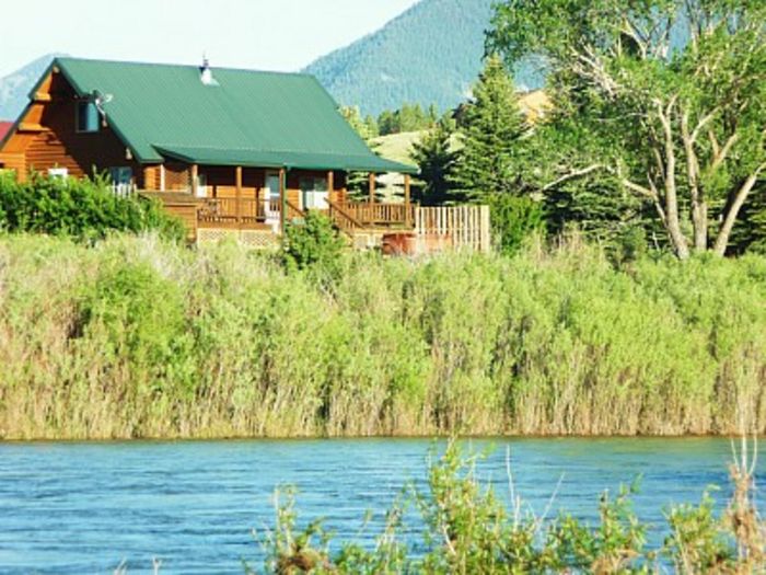 View Yellowstone River Log Cabin