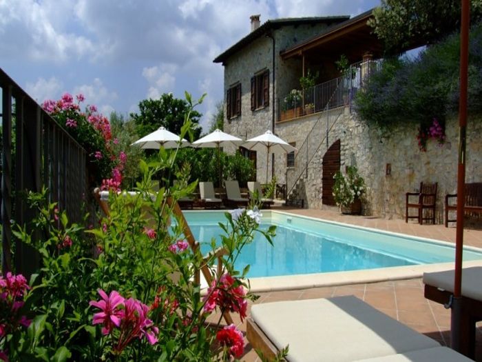 View Charming Villa with Pool Spoleto
