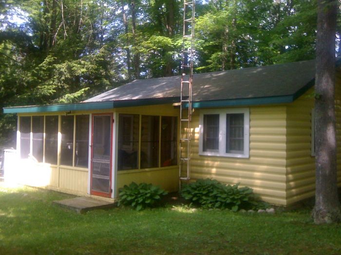 Hale, Michigan Log Cabin on Loon Lake