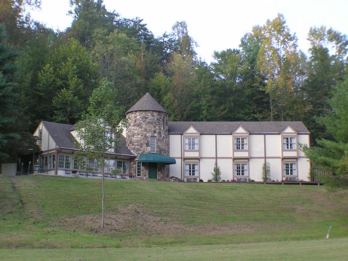 View Castle On The Green