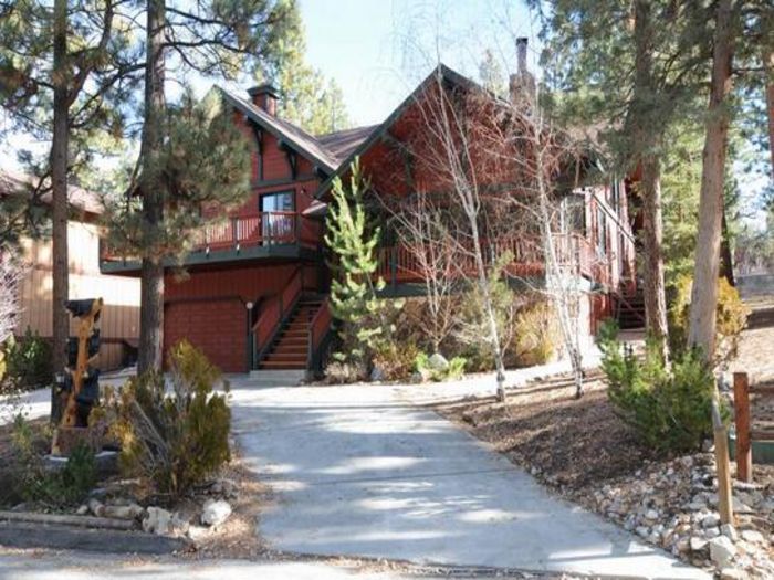 View  Beautiful Fox Farm Cabin Sleeps