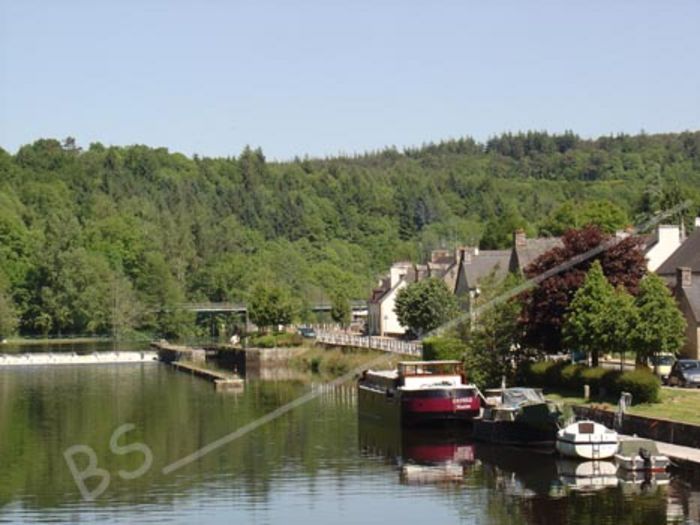 View Le Nid Accommodation in Brittany