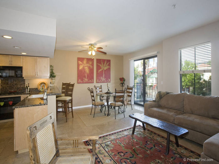 View 2 BD25 BA CHARMING TOWNHOME IN