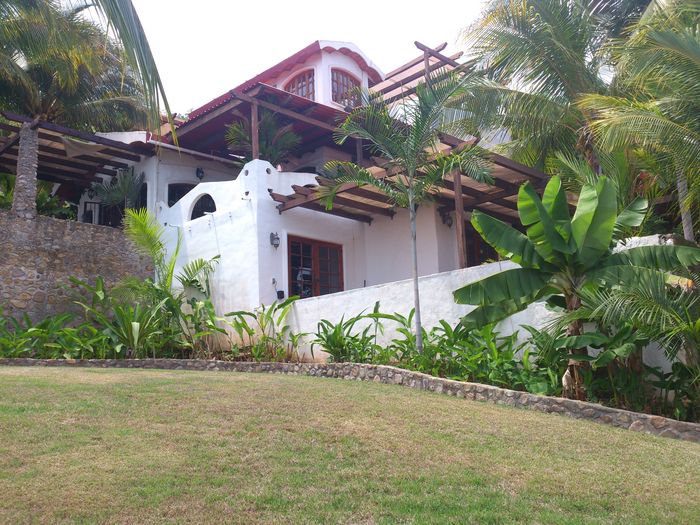 View Mountain Villa in Los Ayala