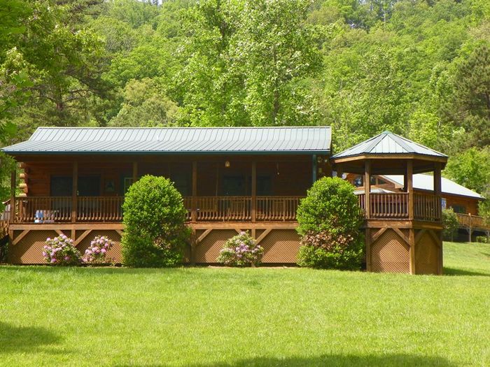 View Bears Den  Traditional Log Cabin