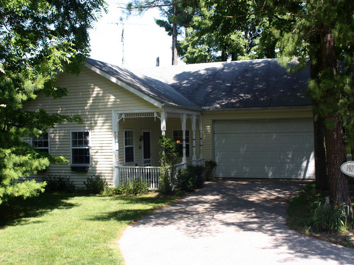 Pentwater, Michigan Innkeepers' Cottage at the
