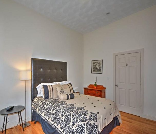 View Jamaica Plain 2 bedrooms near Sam