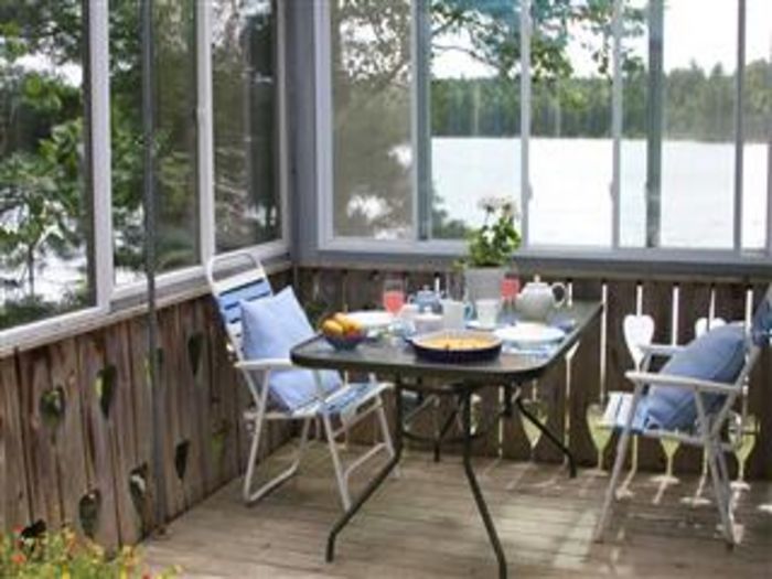 View Romantic Maine Lakeside Cottage