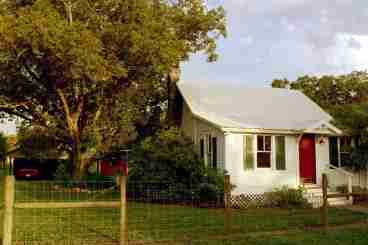 View Historic Cottage  Near Gulf