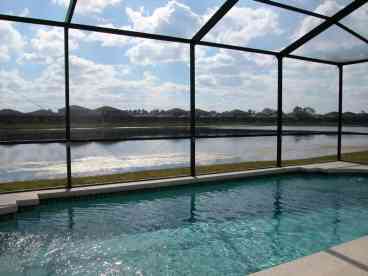 View A Stunning Lakefront Pool 4 Bed3