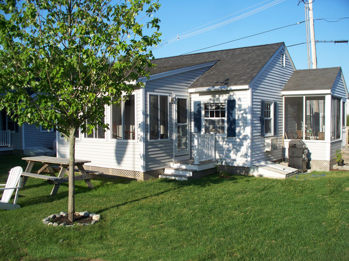 View Vintage Maine Houskeeping Cottage