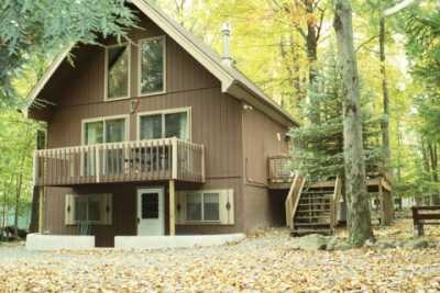 View 3 STORY POCONO CHALET NEAR LAKE