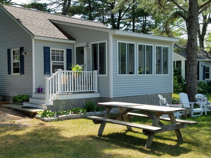 View Vintage Housekeeping Cottage