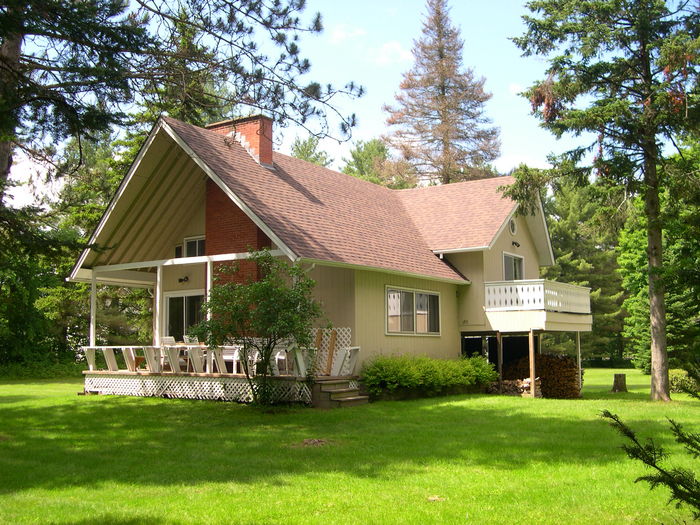 View 4 Bedroom Bilevel Riverside House